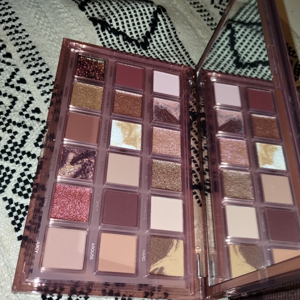Huda Naughty eyeshadow palette - Picture 5 of 7